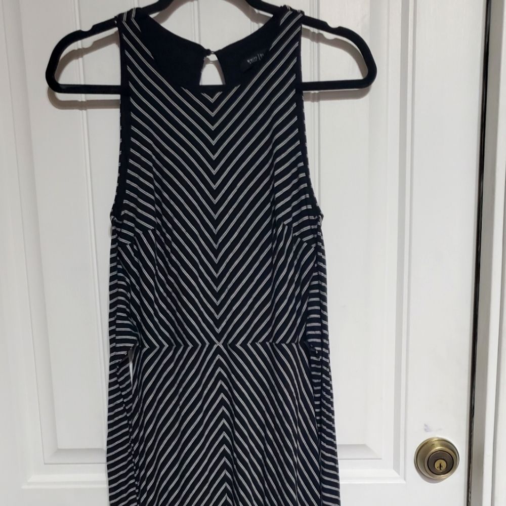 WHITE HOUSE BLACK MARKET SIZE SMALL